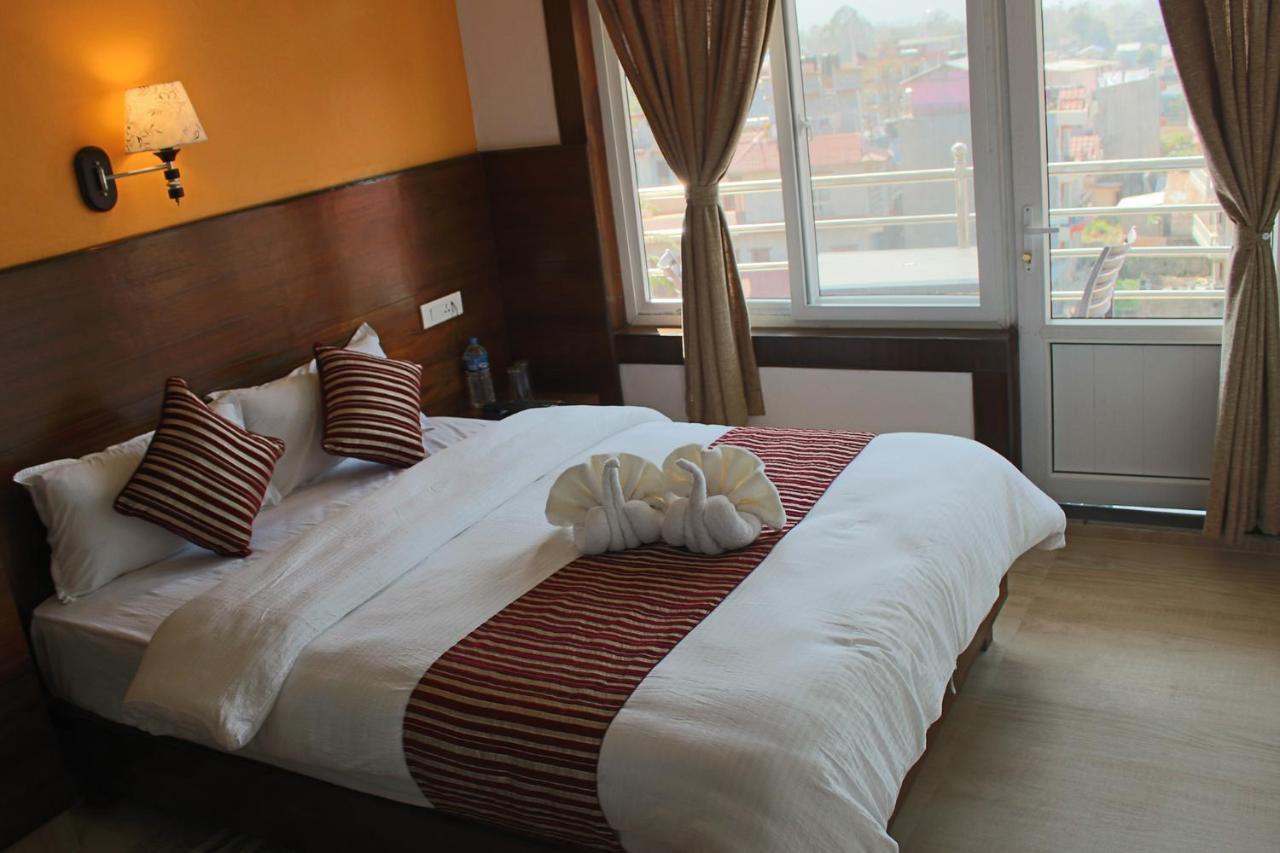 Hotel Lakeside Pvt. Ltd. Покхара Экстерьер фото
